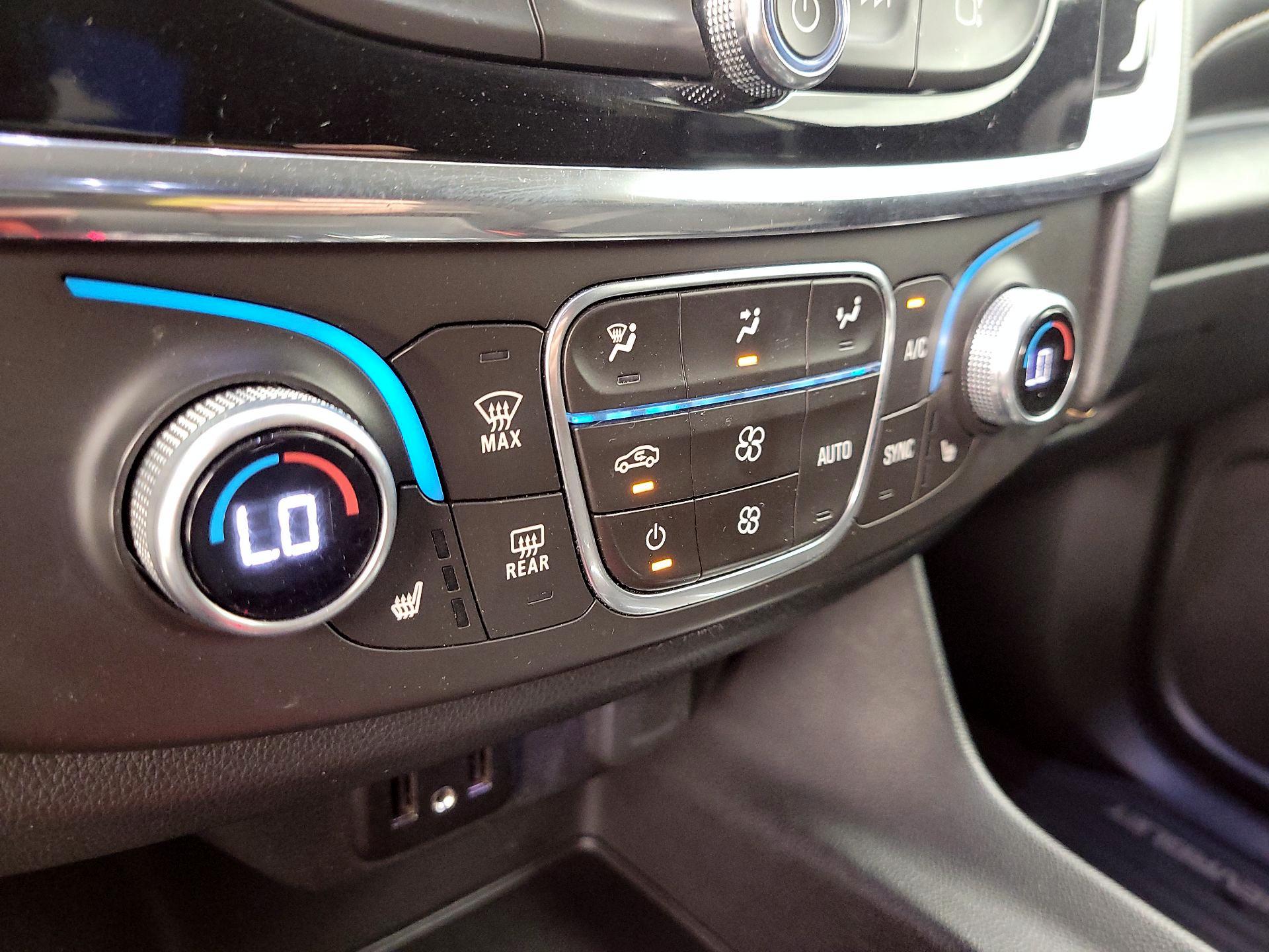 Thumbnail: 2018 Chevrolet Traverse - 16