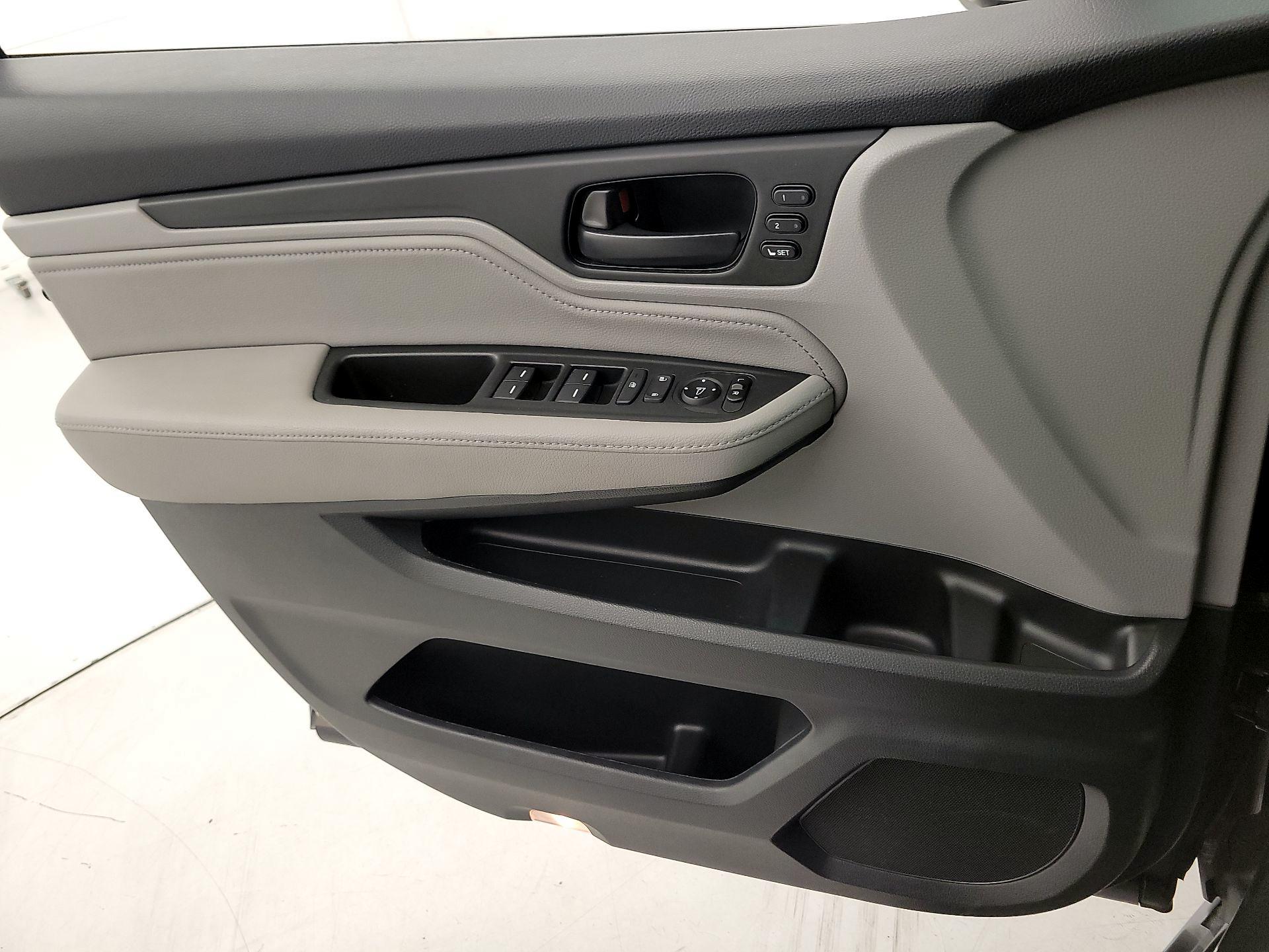 Thumbnail: 2018 Honda Odyssey - 12