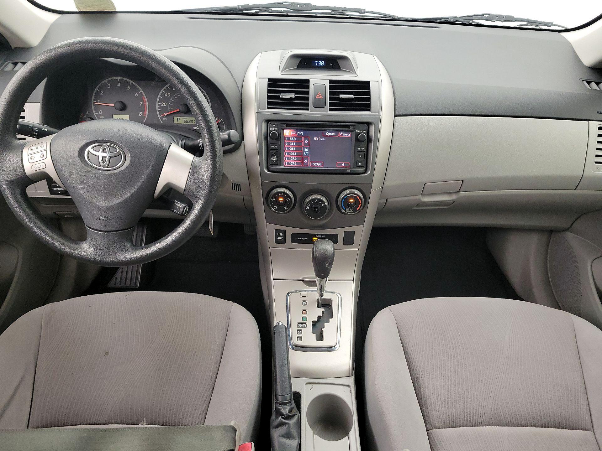 Thumbnail: 2013 Toyota Corolla - 9