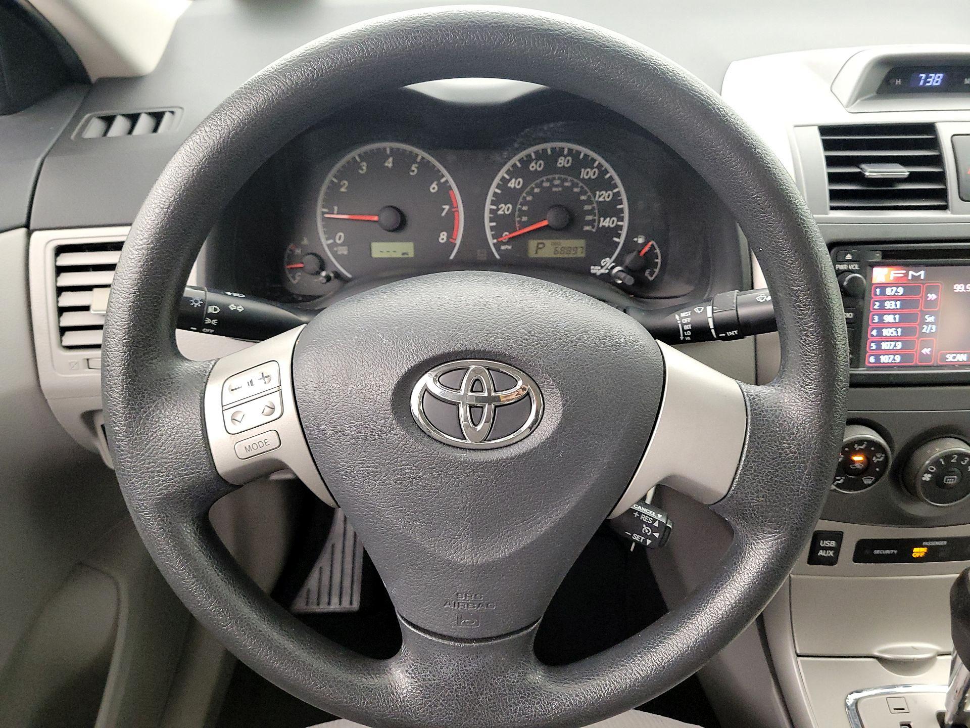 Thumbnail: 2013 Toyota Corolla - 10