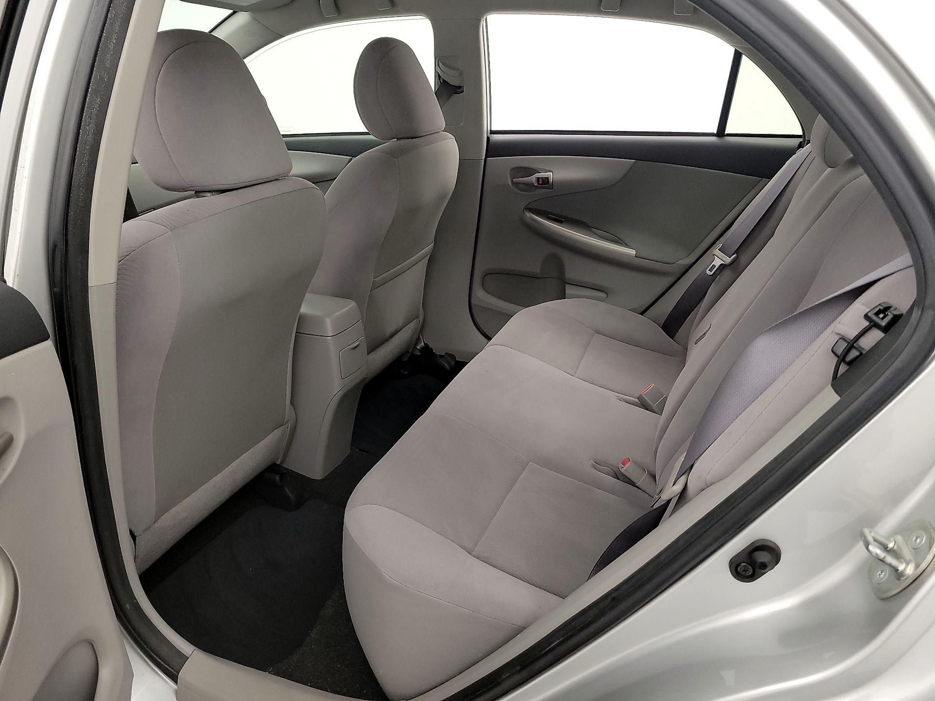Thumbnail: 2013 Toyota Corolla - 18