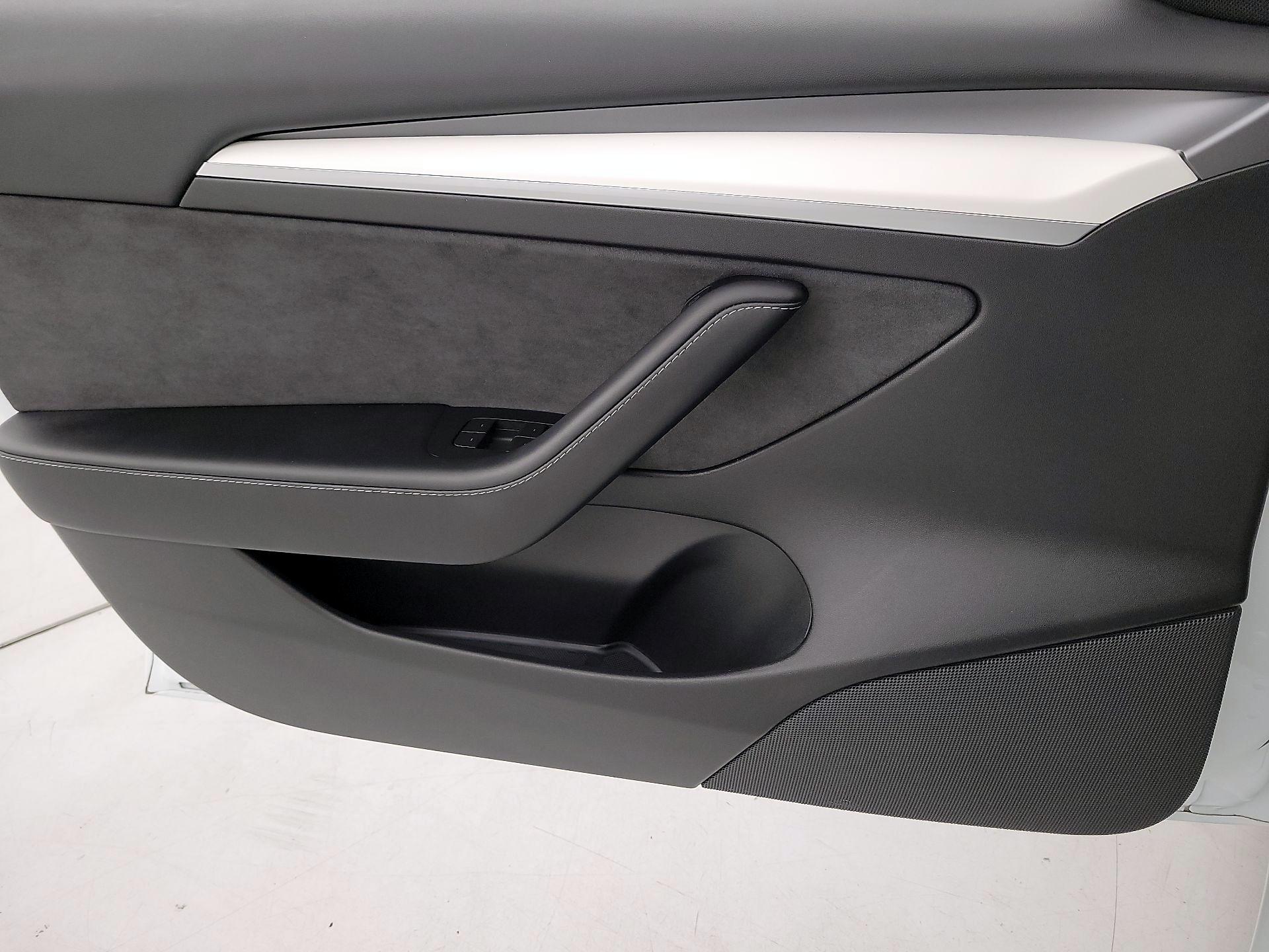 Thumbnail: 2022 Tesla Model 3 - 12
