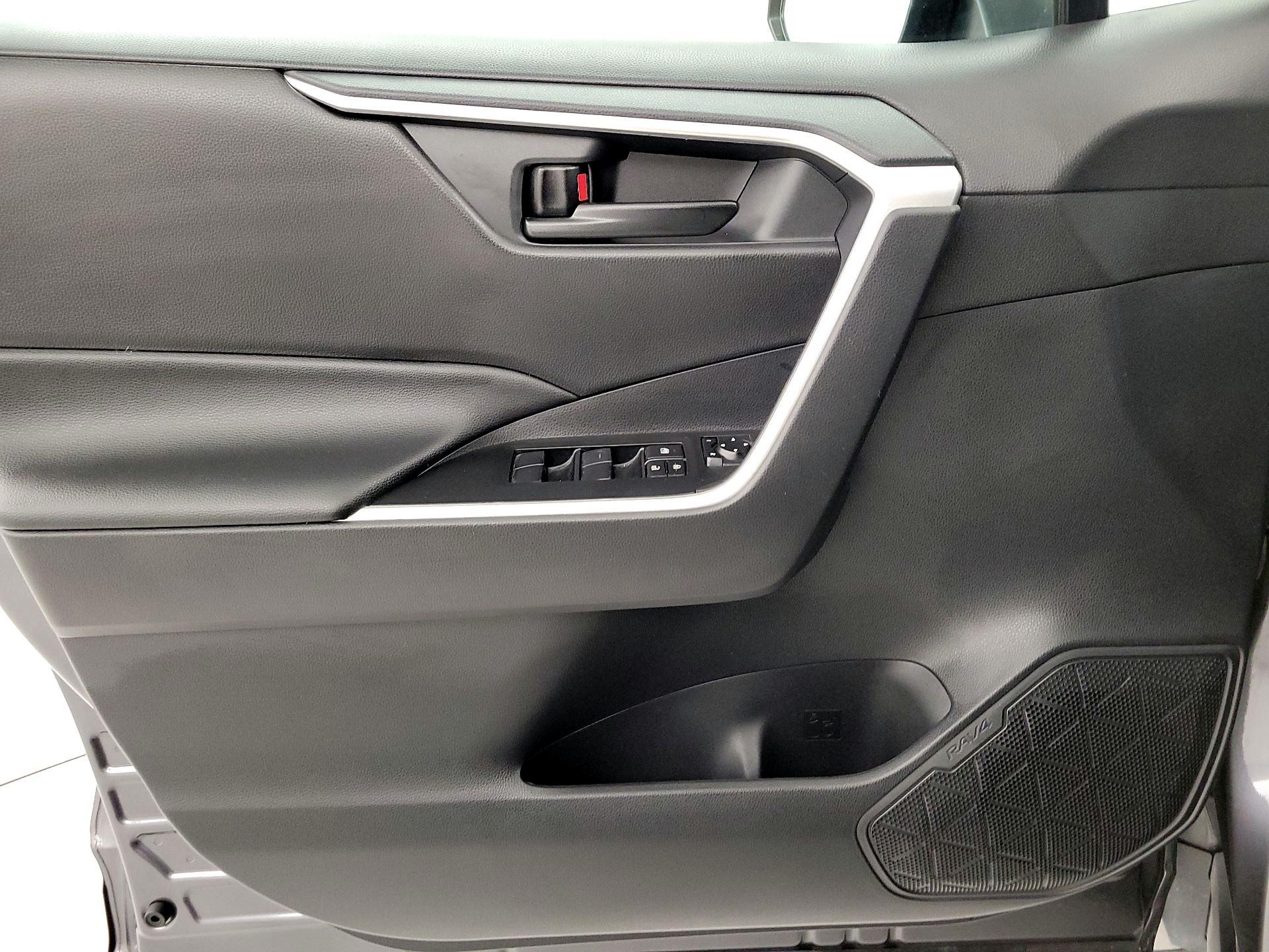 Thumbnail: 2021 Toyota RAV4 - 12