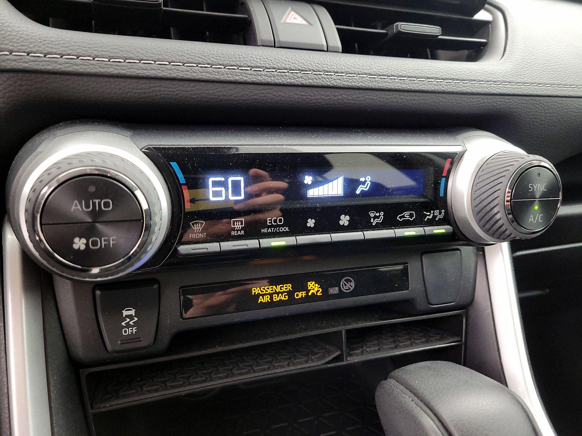 Thumbnail: 2021 Toyota RAV4 - 16
