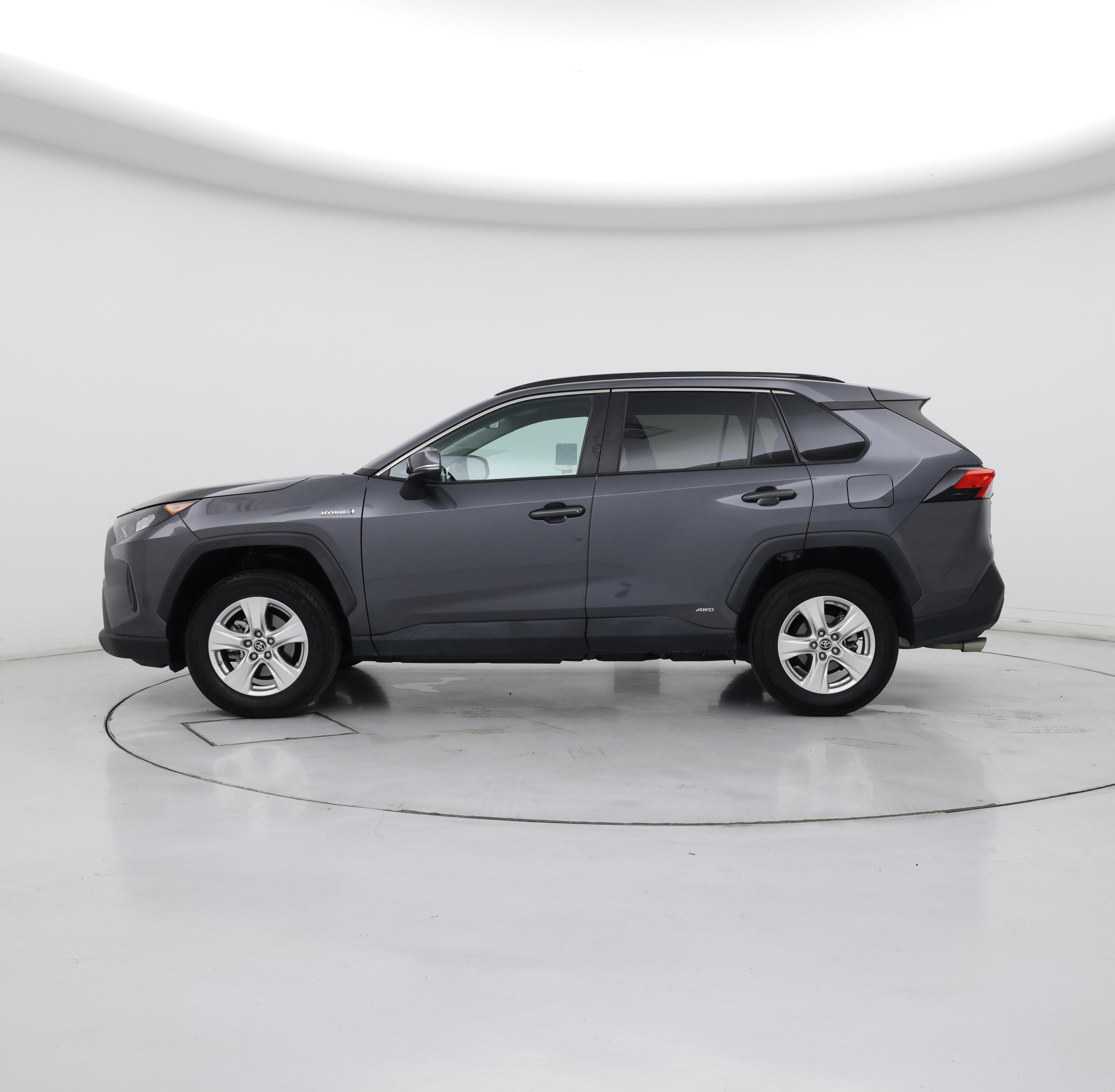 Thumbnail: 2021 Toyota RAV4 - 3