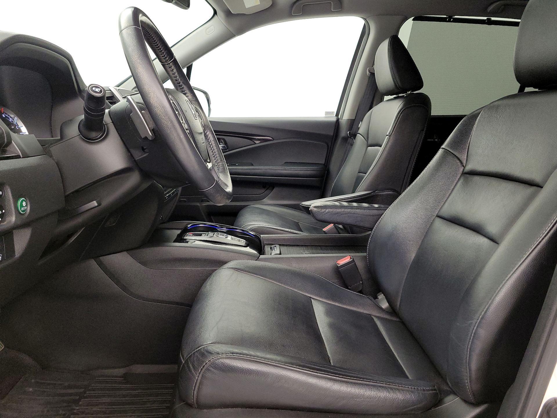 Thumbnail: 2017 Honda Pilot - 11