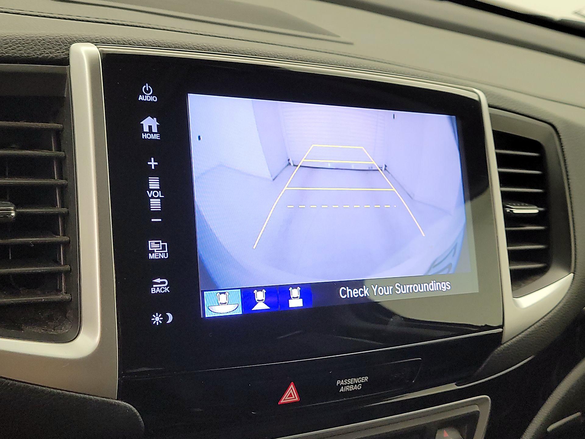 Thumbnail: 2017 Honda Pilot - 14