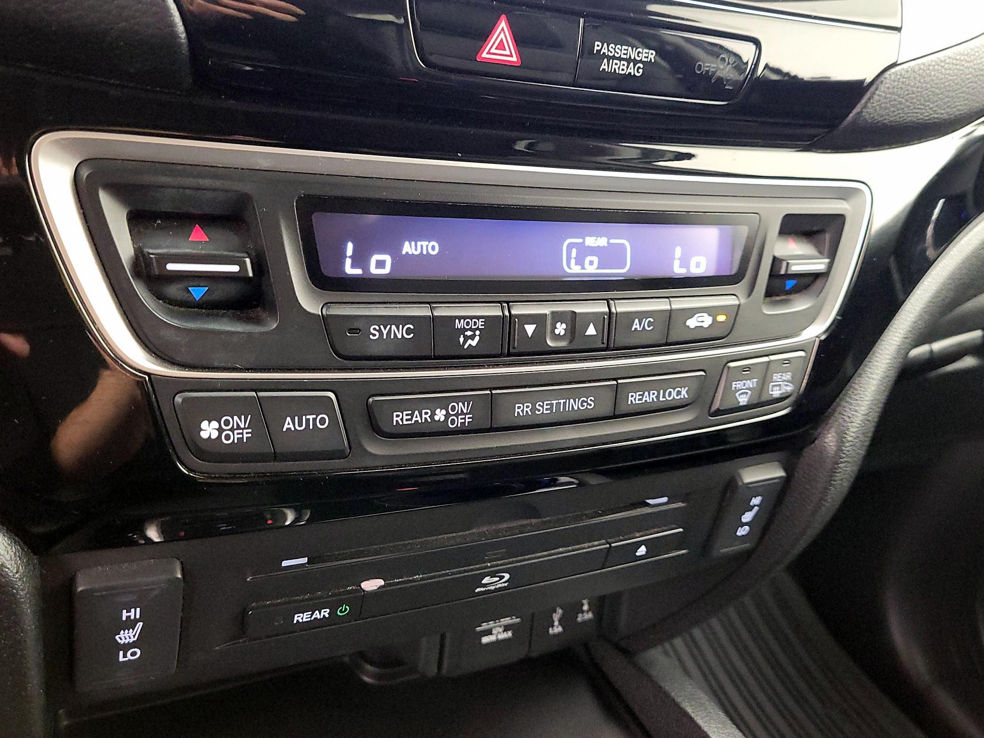 Thumbnail: 2017 Honda Pilot - 16
