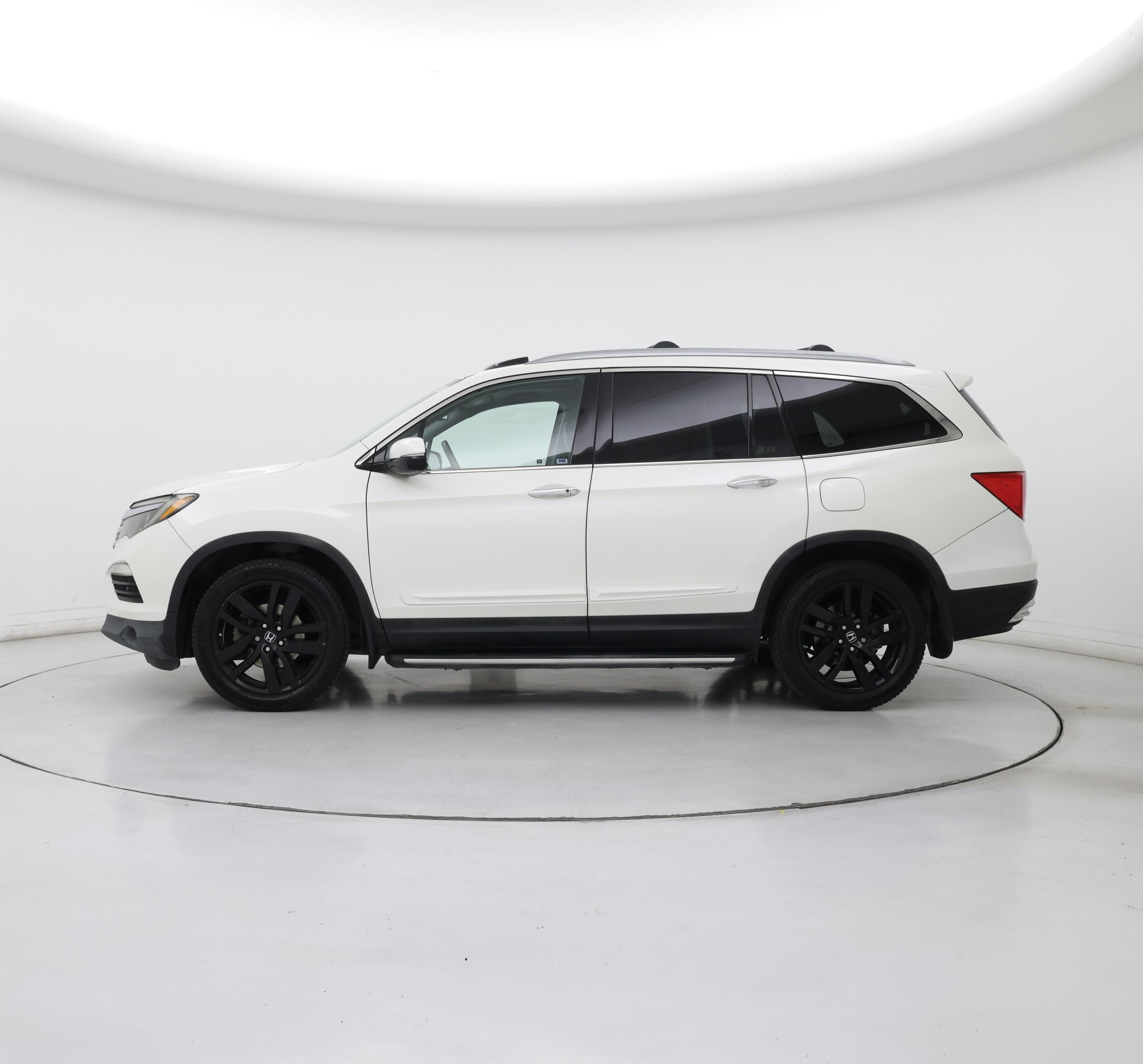 Thumbnail: 2017 Honda Pilot - 3