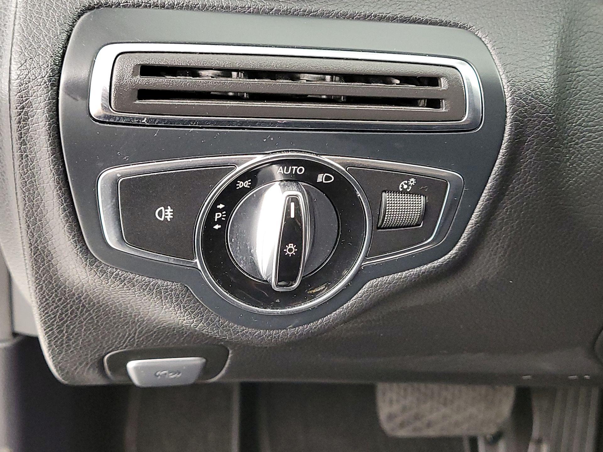 Thumbnail: 2015 Mercedes-Benz C-Class - 13