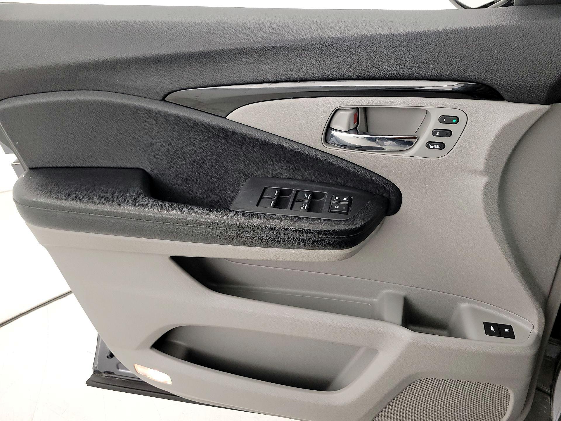 Thumbnail: 2016 Honda Pilot - 12