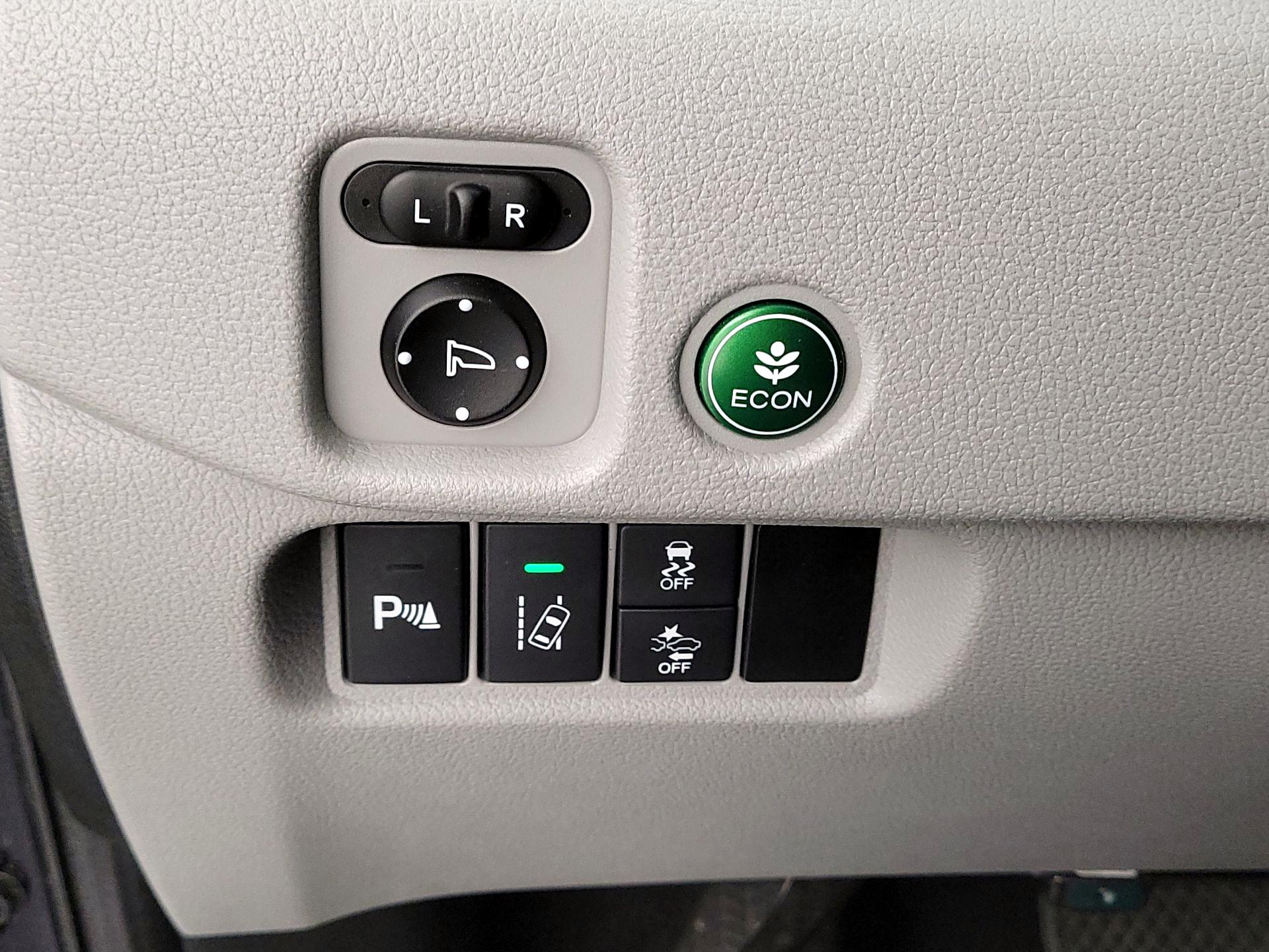 Thumbnail: 2016 Honda Pilot - 13