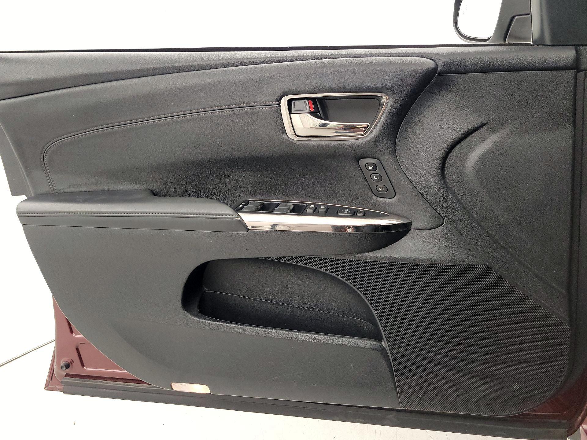 Thumbnail: 2013 Toyota Avalon - 12