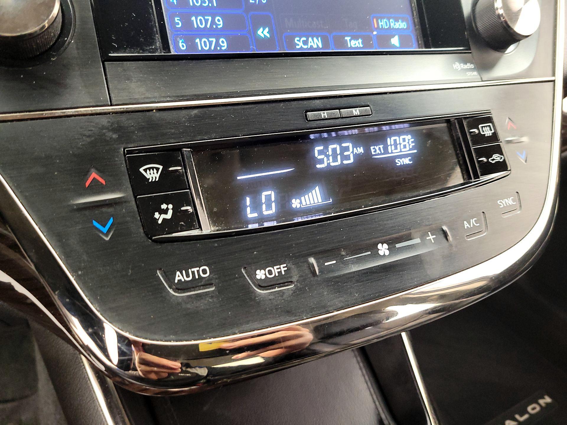 Thumbnail: 2013 Toyota Avalon - 16