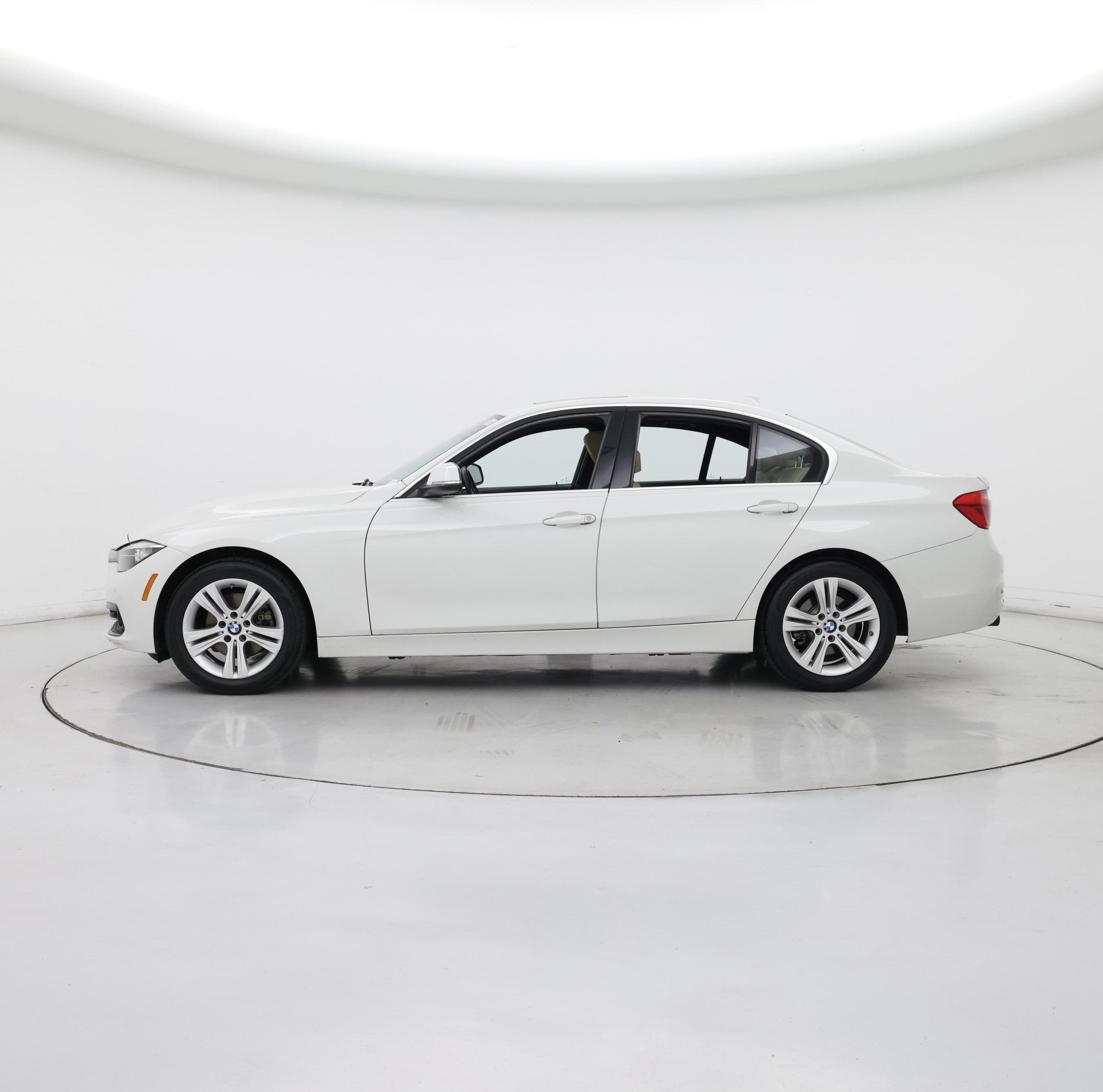 Thumbnail: 2017 BMW 3 Series - 3