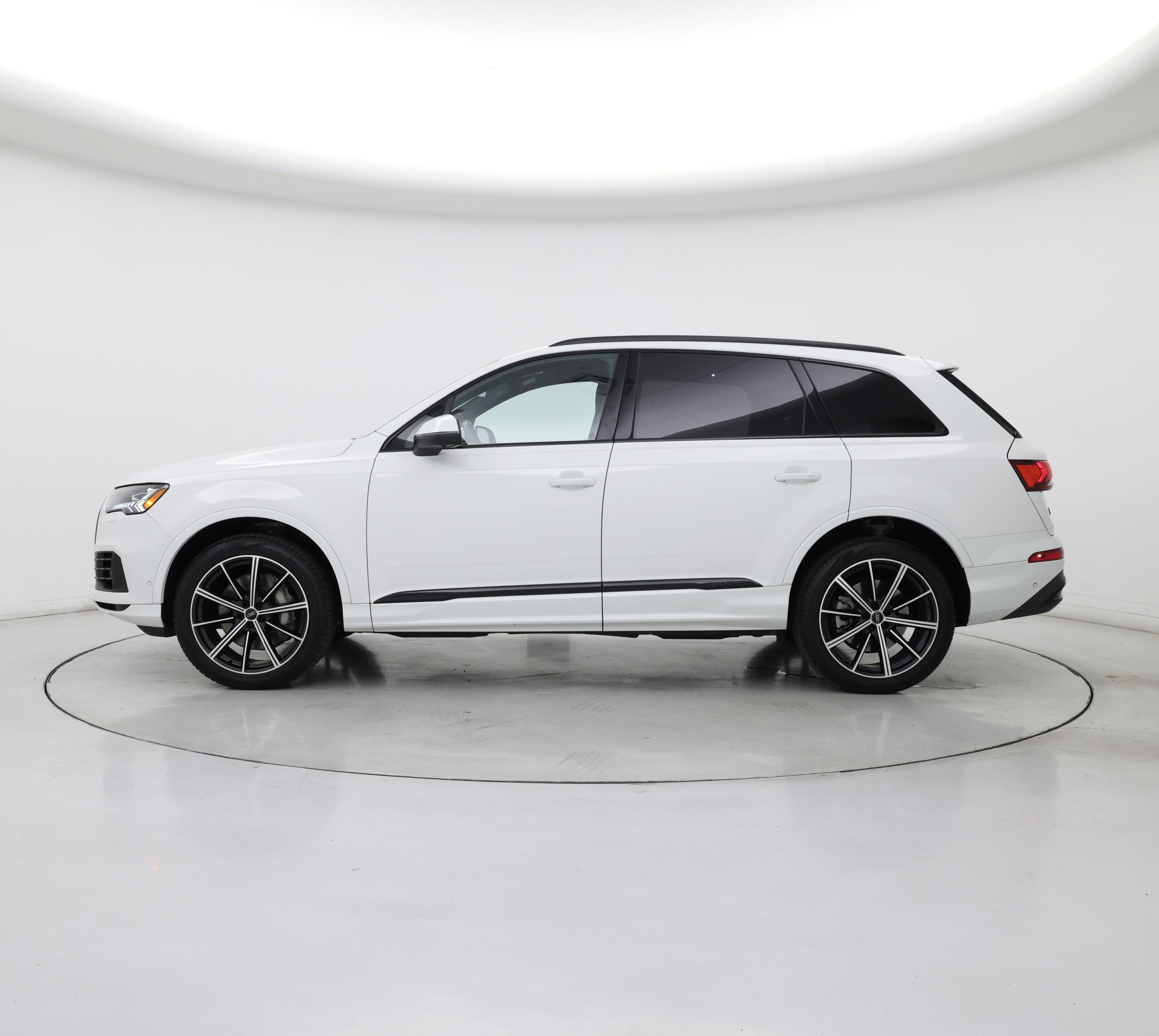 Thumbnail: 2020 Audi Q7 - 3