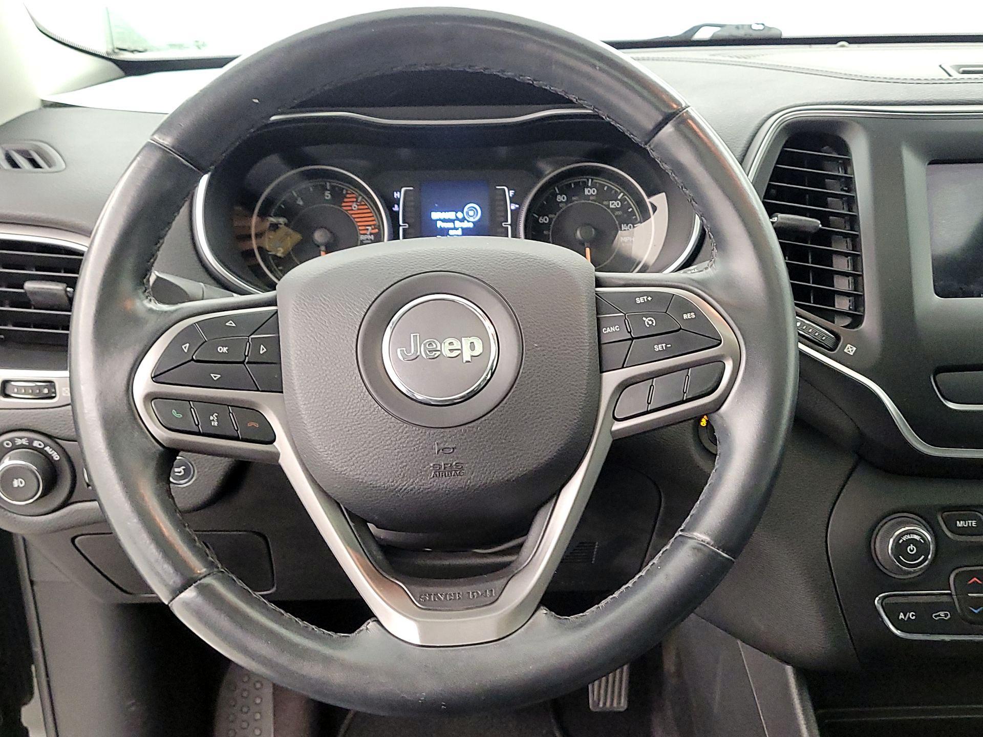 Thumbnail: 2019 Jeep Cherokee - 10