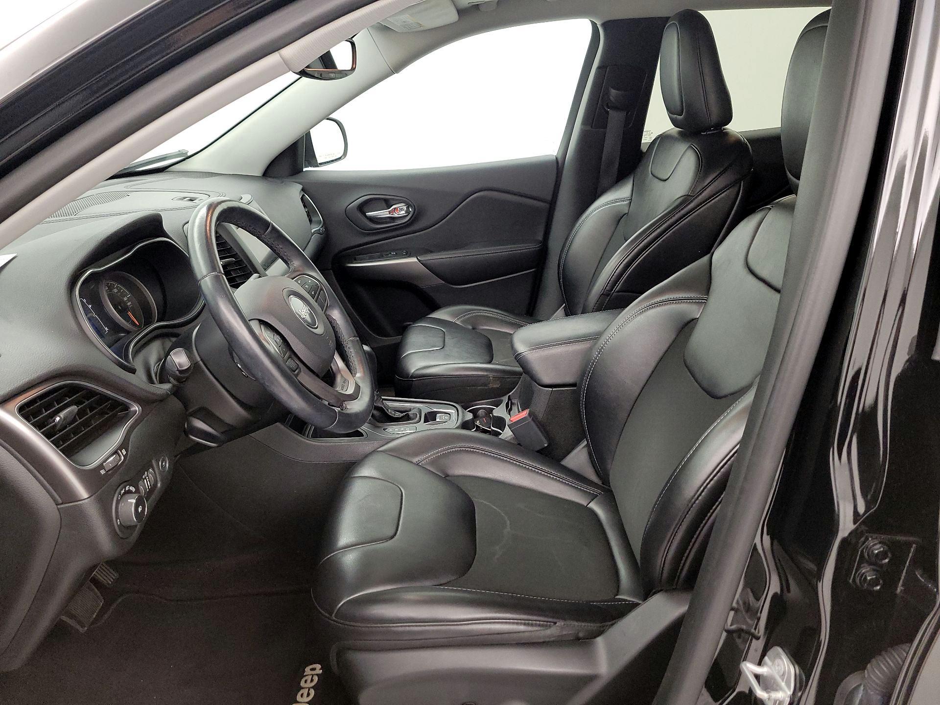 Thumbnail: 2019 Jeep Cherokee - 11