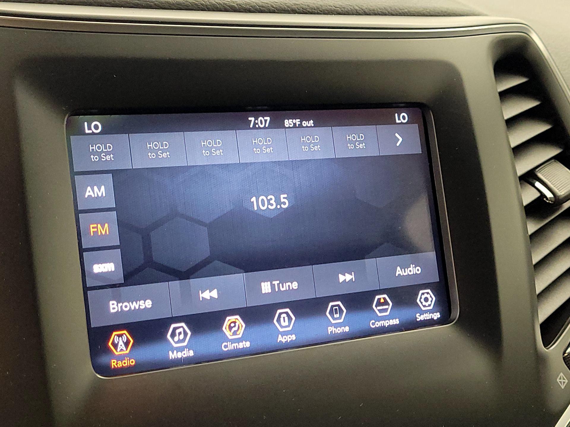 Thumbnail: 2019 Jeep Cherokee - 15