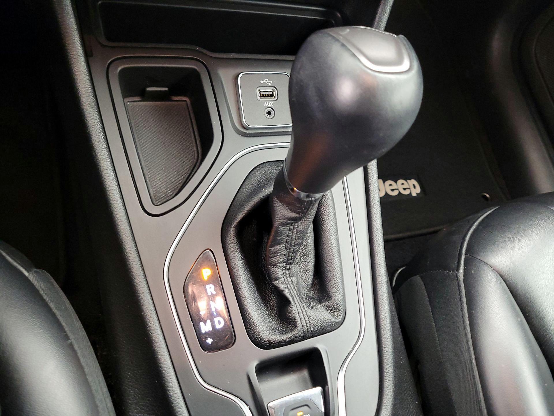 Thumbnail: 2019 Jeep Cherokee - 17