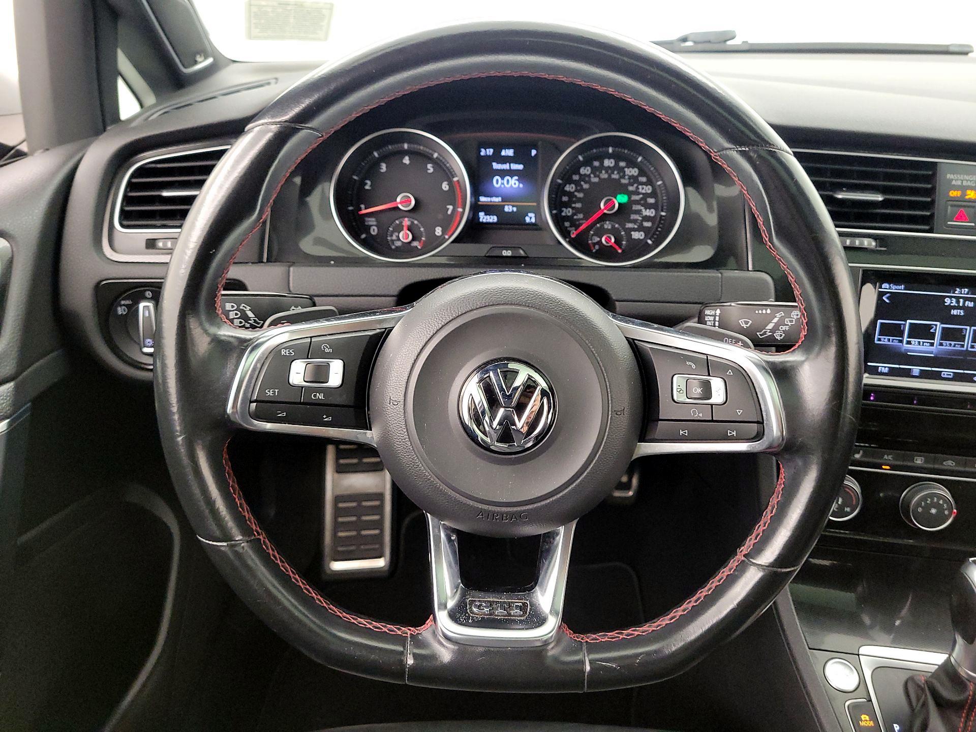 Thumbnail: 2015 Volkswagen Golf - 10