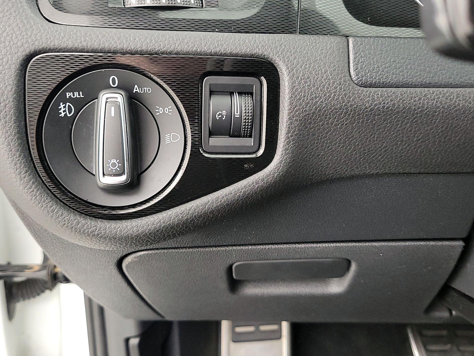 Thumbnail: 2015 Volkswagen Golf - 13