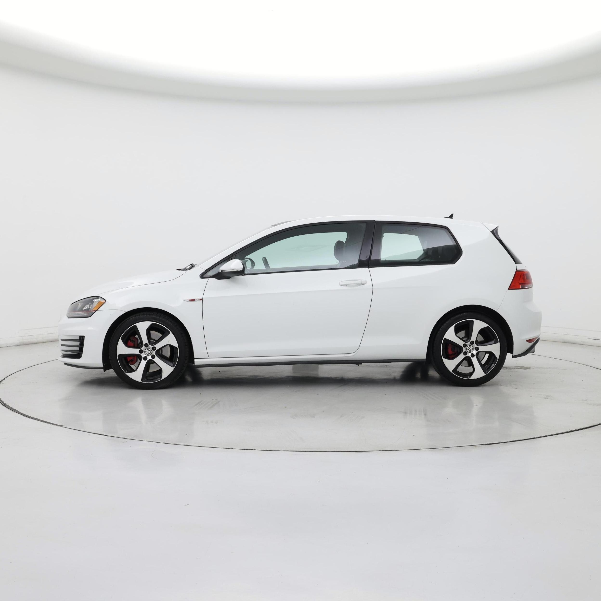 Thumbnail: 2015 Volkswagen Golf - 3