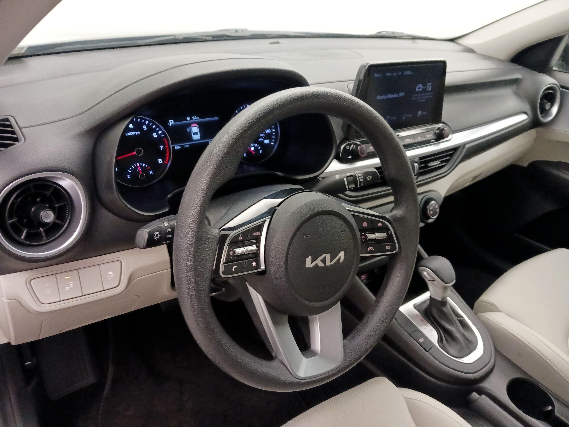 Thumbnail: 2022 Kia Forte - 9