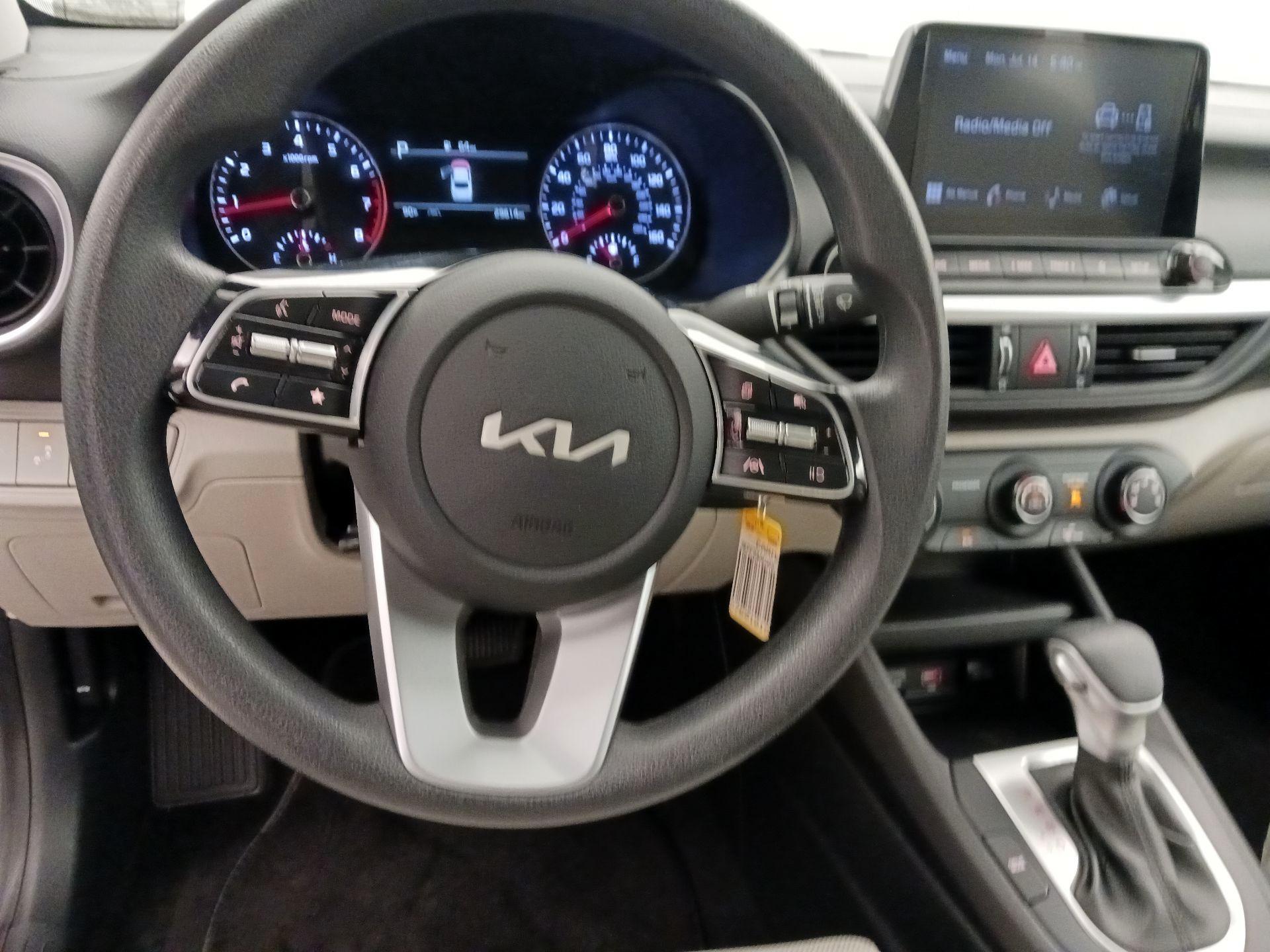 Thumbnail: 2022 Kia Forte - 10