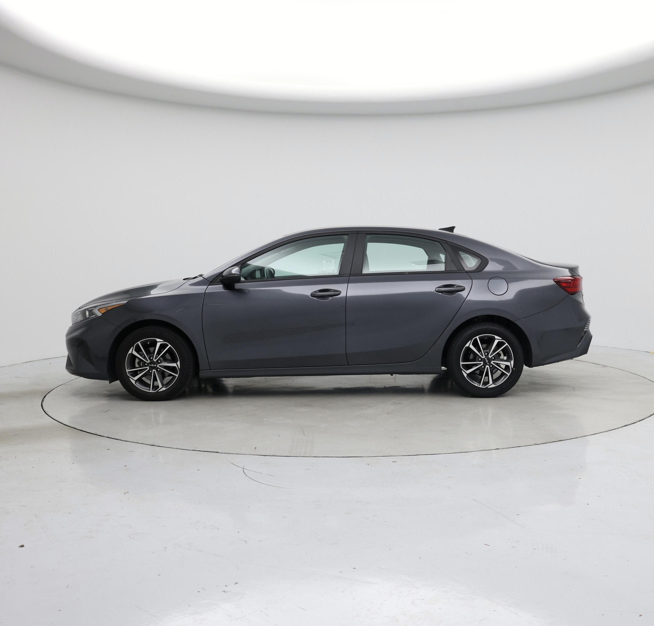 Thumbnail: 2022 Kia Forte - 3
