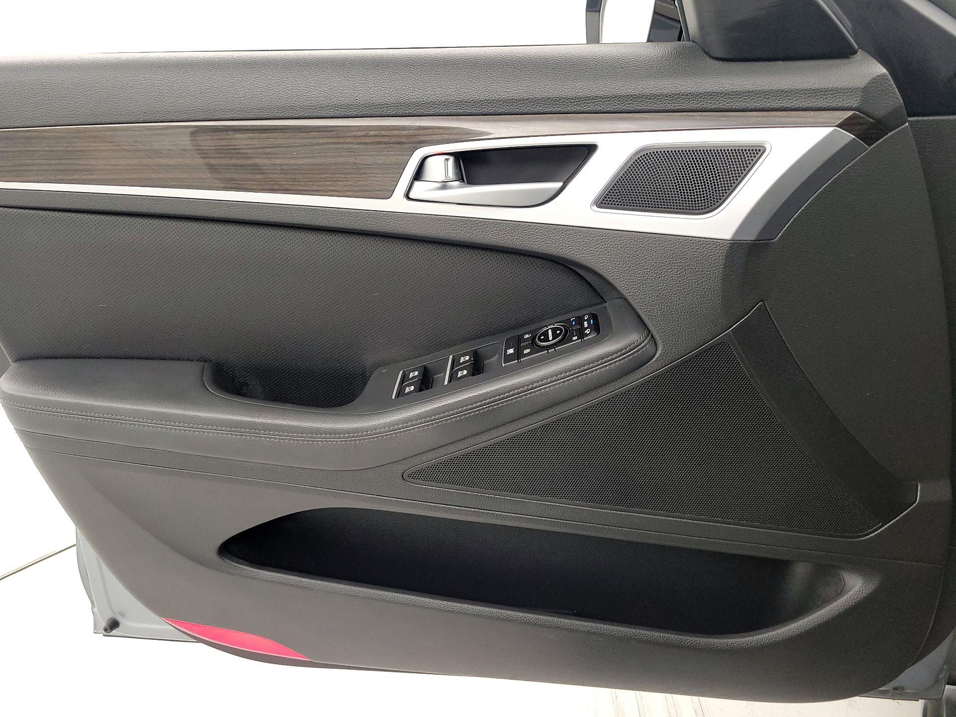 Thumbnail: 2016 Hyundai Genesis - 12
