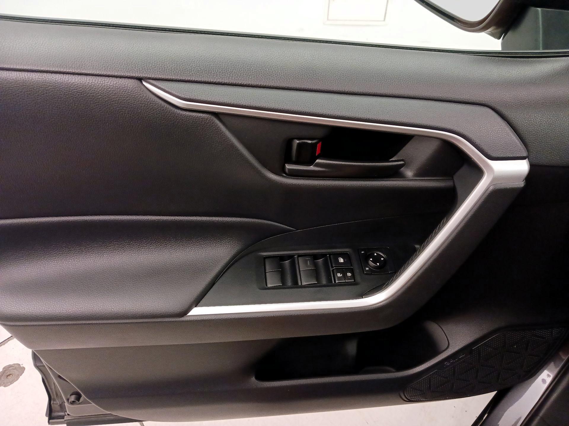 Thumbnail: 2021 Toyota RAV4 - 12