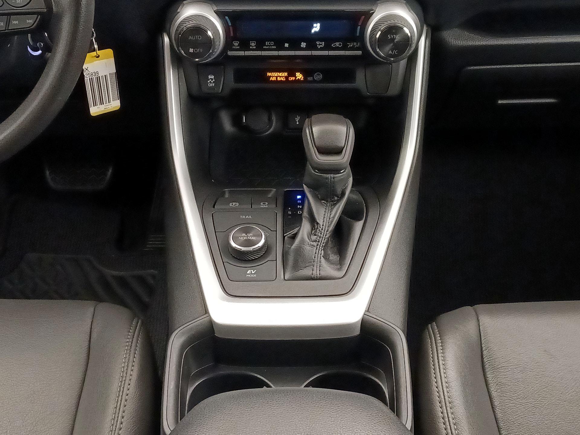 Thumbnail: 2021 Toyota RAV4 - 17