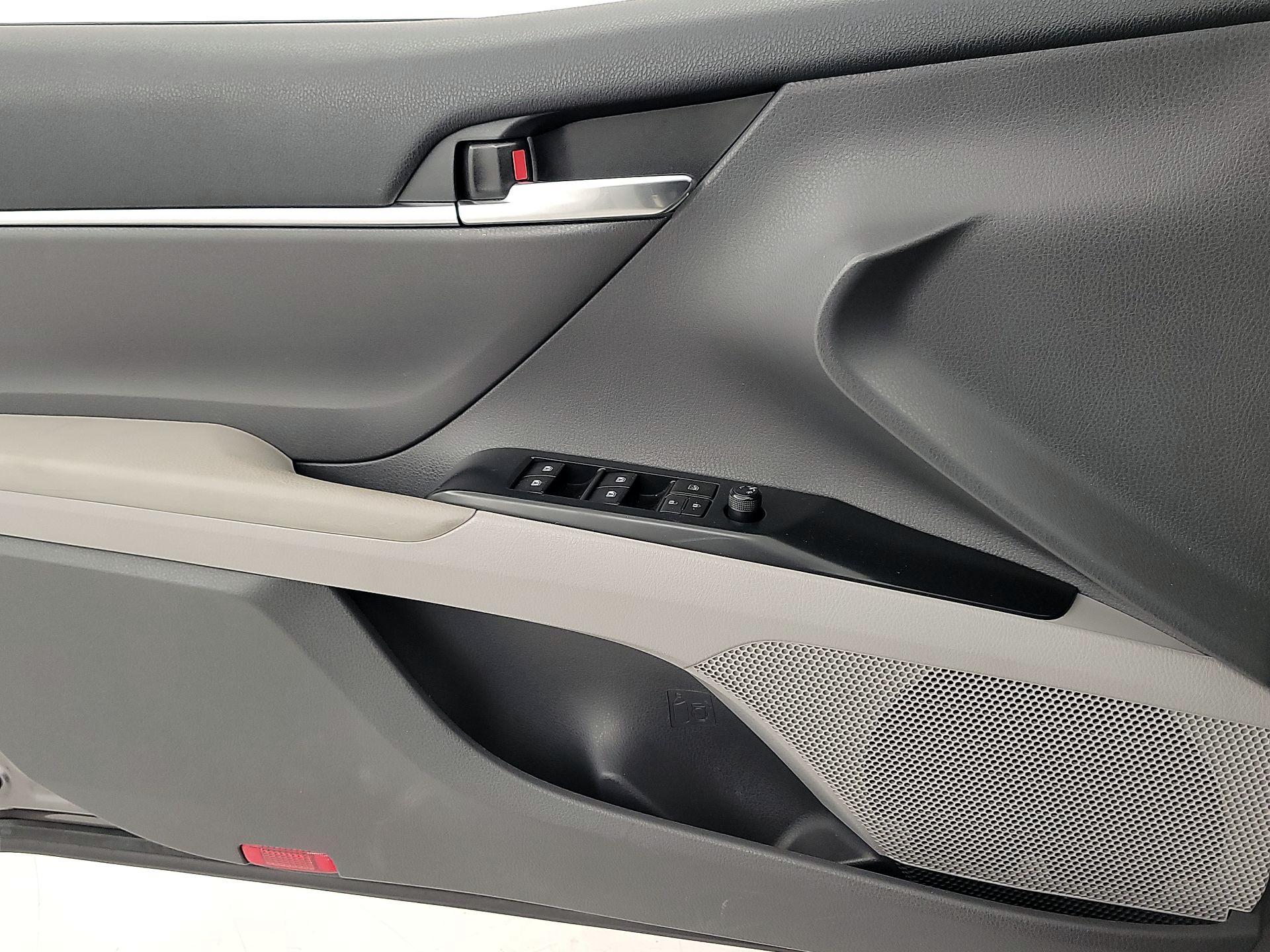 Thumbnail: 2020 Toyota Camry - 12