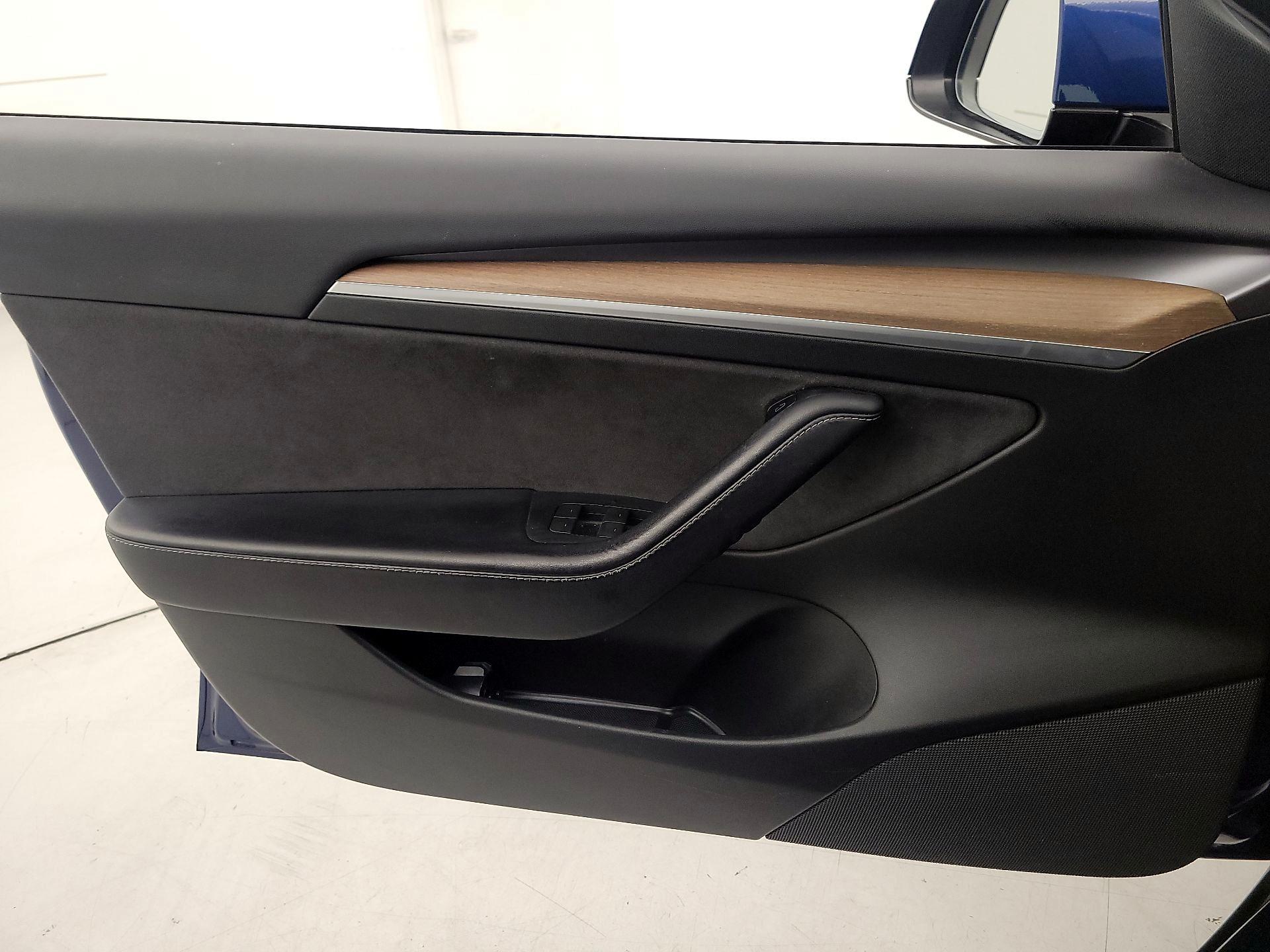 Thumbnail: 2023 Tesla Model 3 - 12