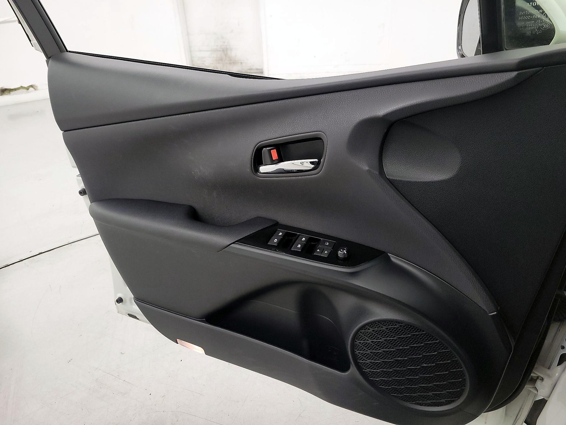 Thumbnail: 2016 Toyota Prius - 12