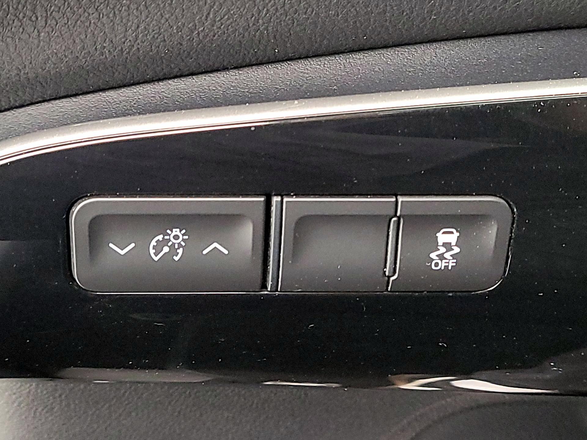Thumbnail: 2016 Toyota Prius - 13