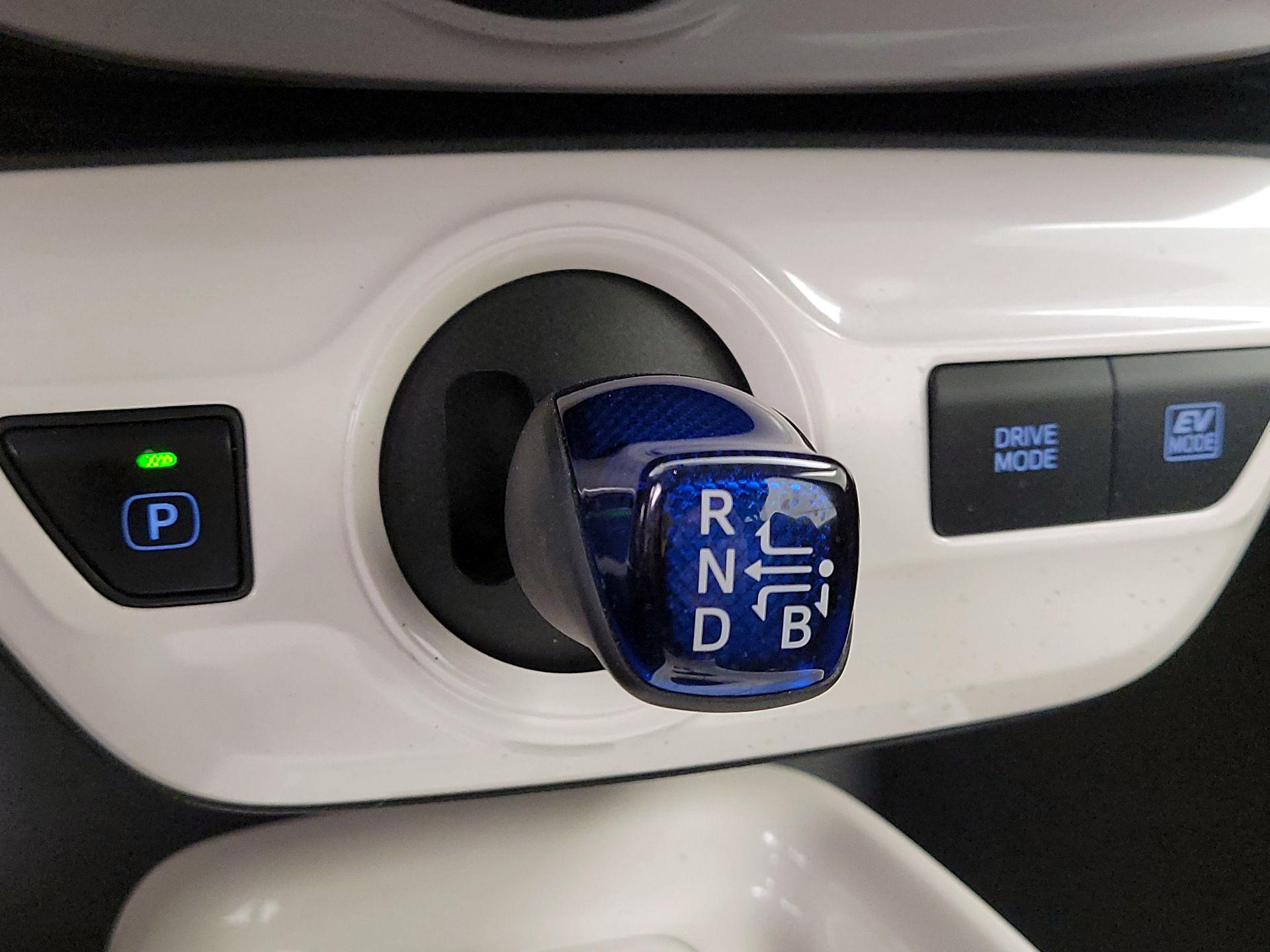 Thumbnail: 2016 Toyota Prius - 17