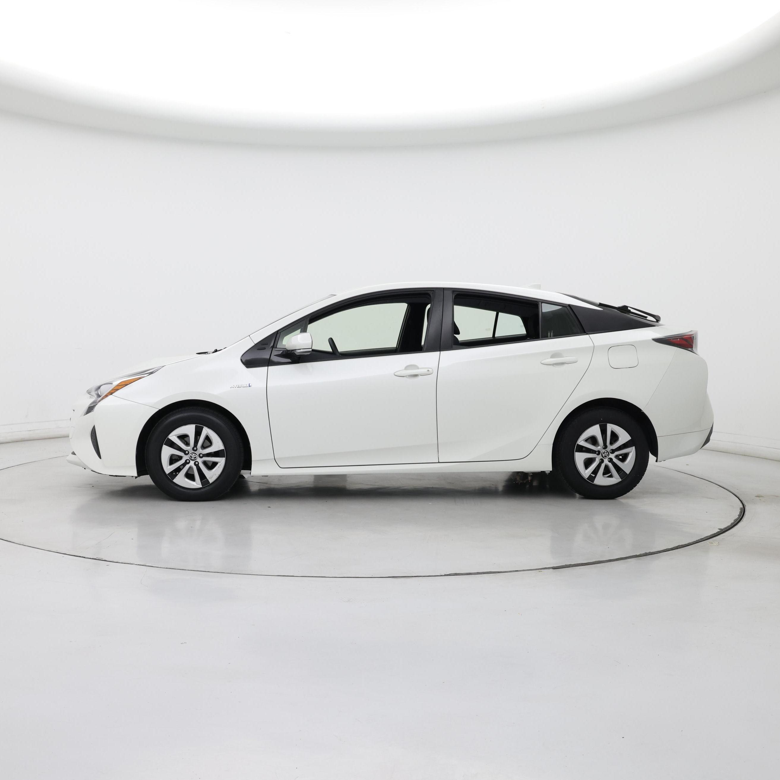 Thumbnail: 2016 Toyota Prius - 3