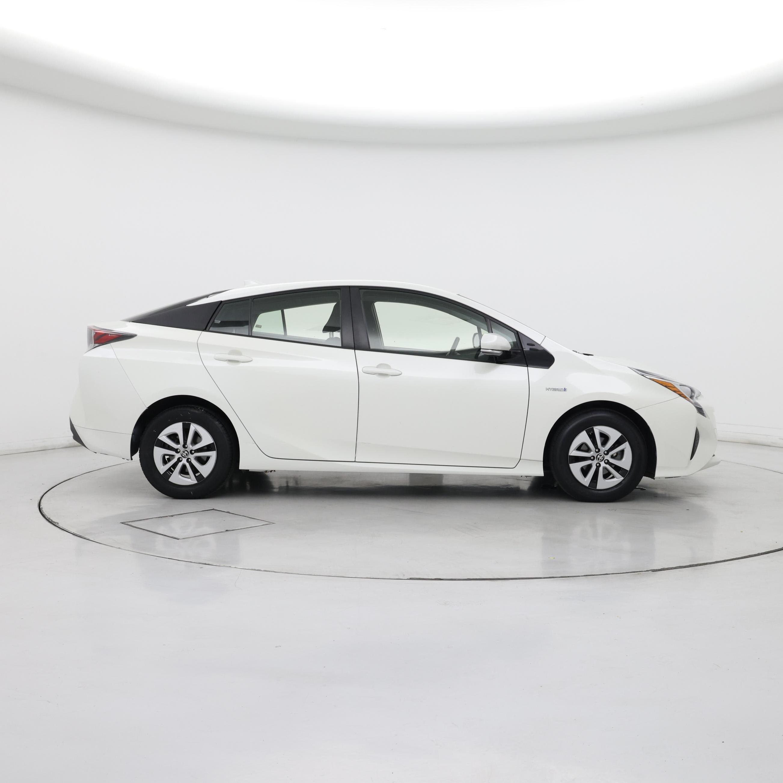 Thumbnail: 2016 Toyota Prius - 7
