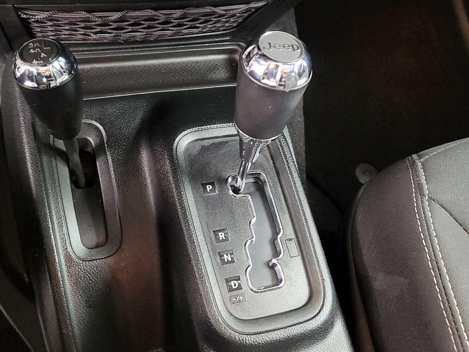 Thumbnail: 2018 Jeep Wrangler - 16