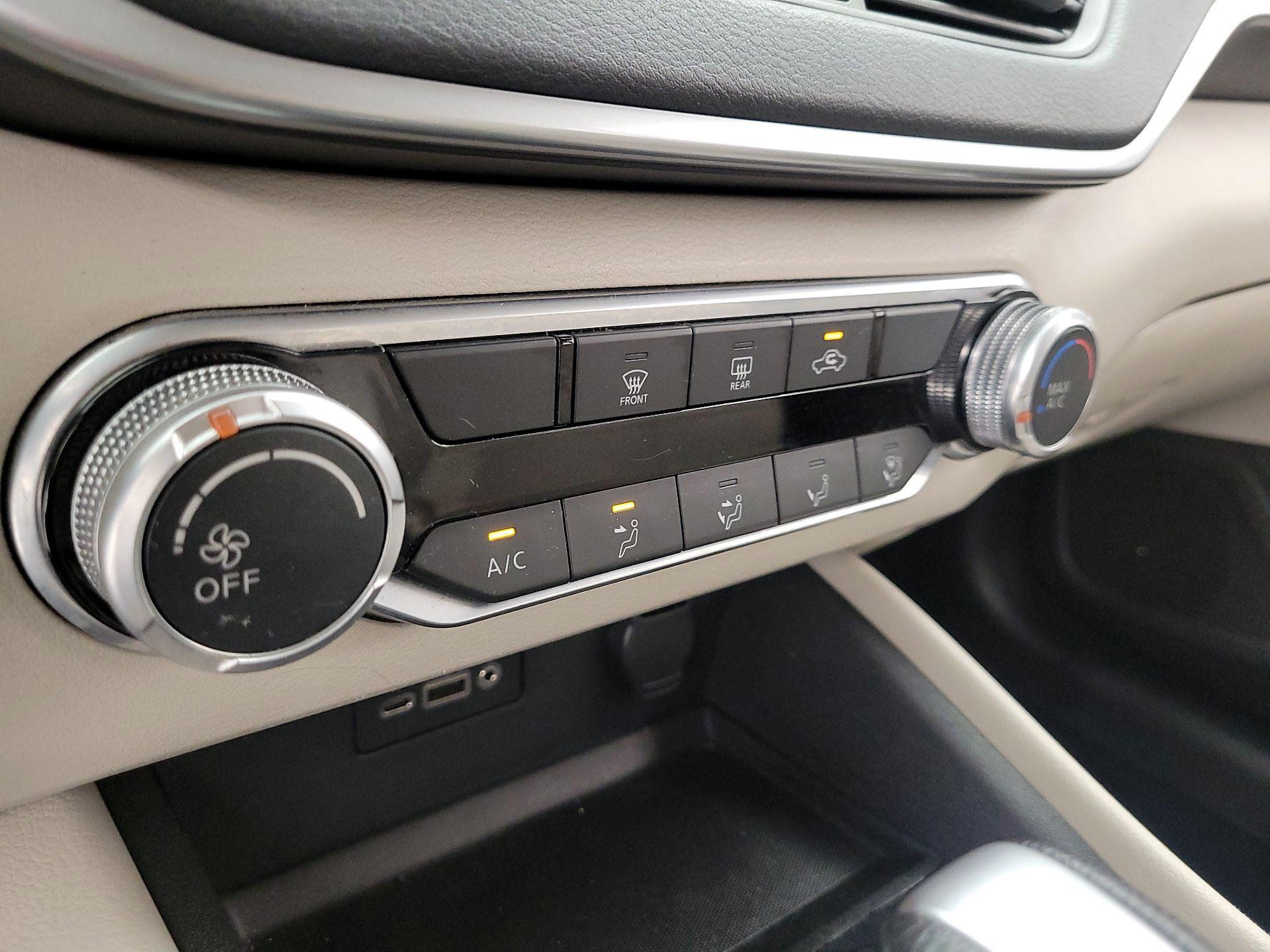 Thumbnail: 2019 Nissan Altima - 16