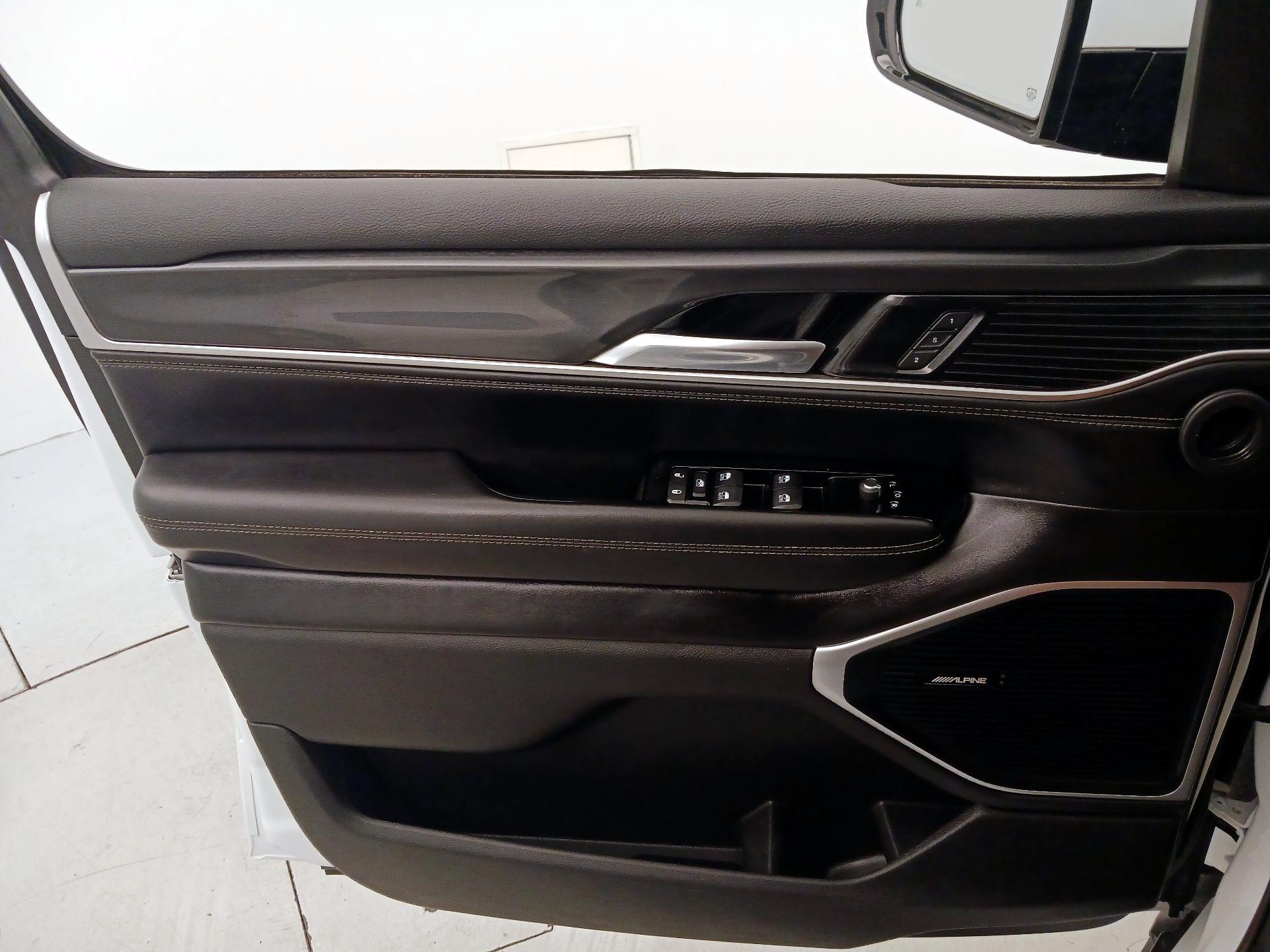 Thumbnail: 2022 Jeep Wagoneer - 12