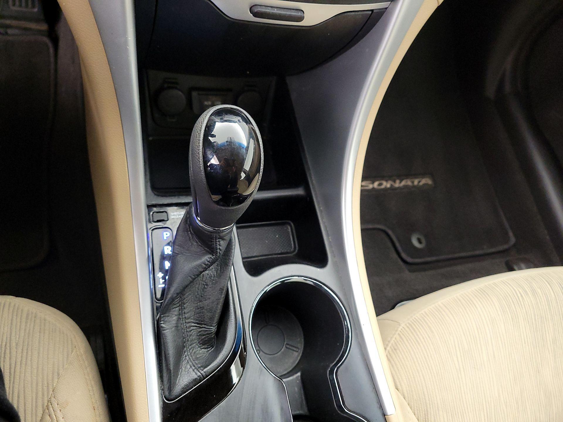 Thumbnail: 2013 Hyundai Sonata - 16