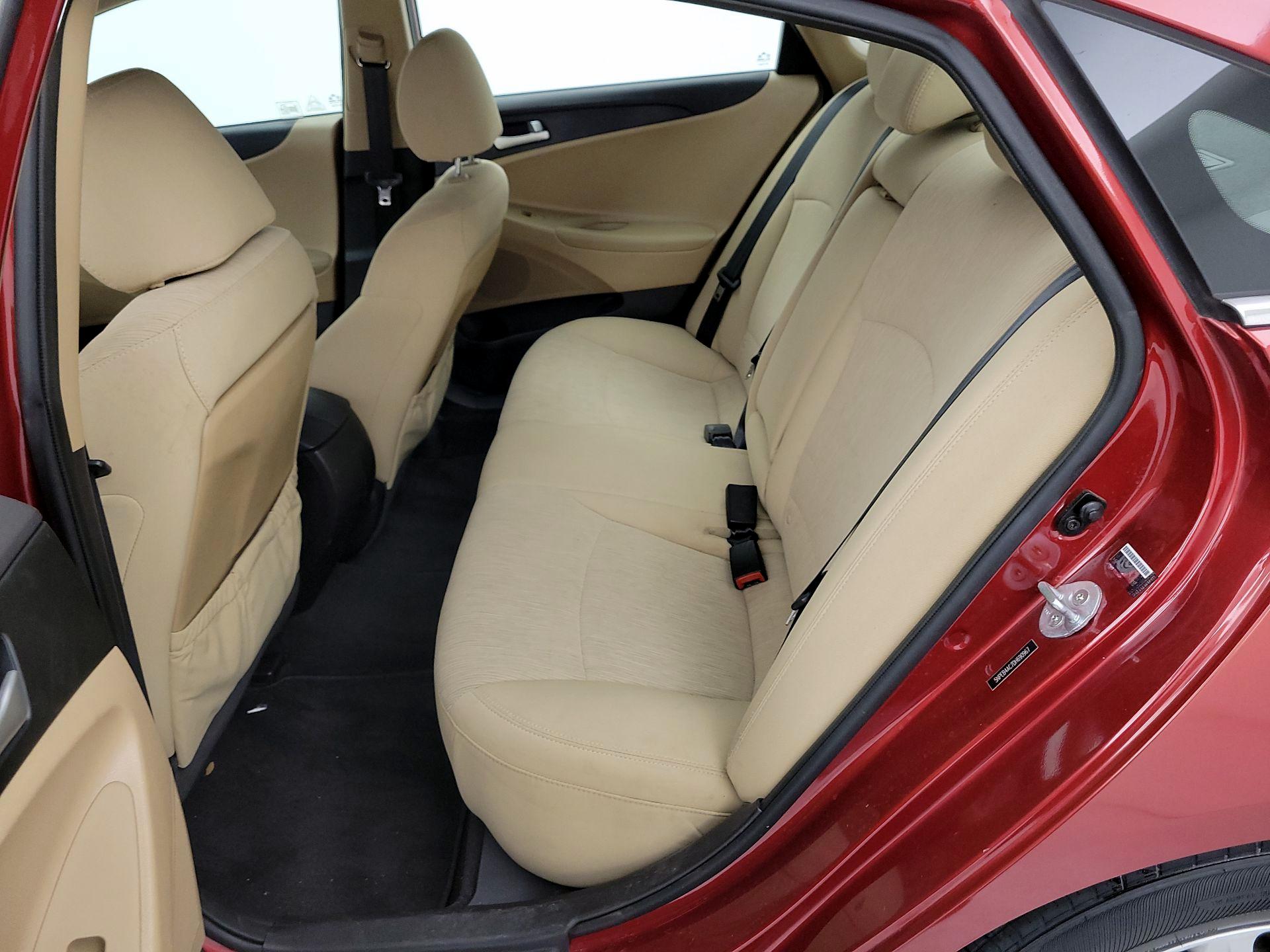 Thumbnail: 2013 Hyundai Sonata - 18