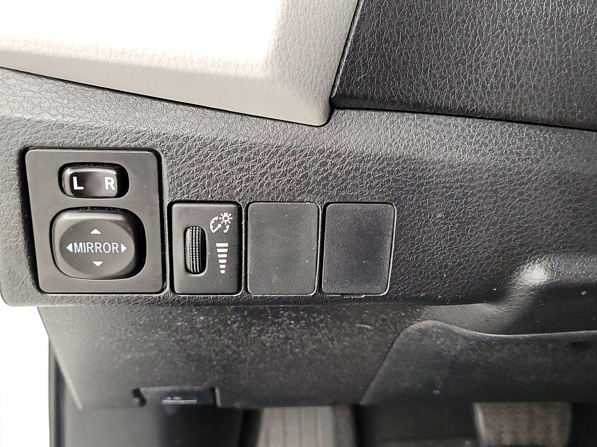 Thumbnail: 2015 Toyota Corolla - 13