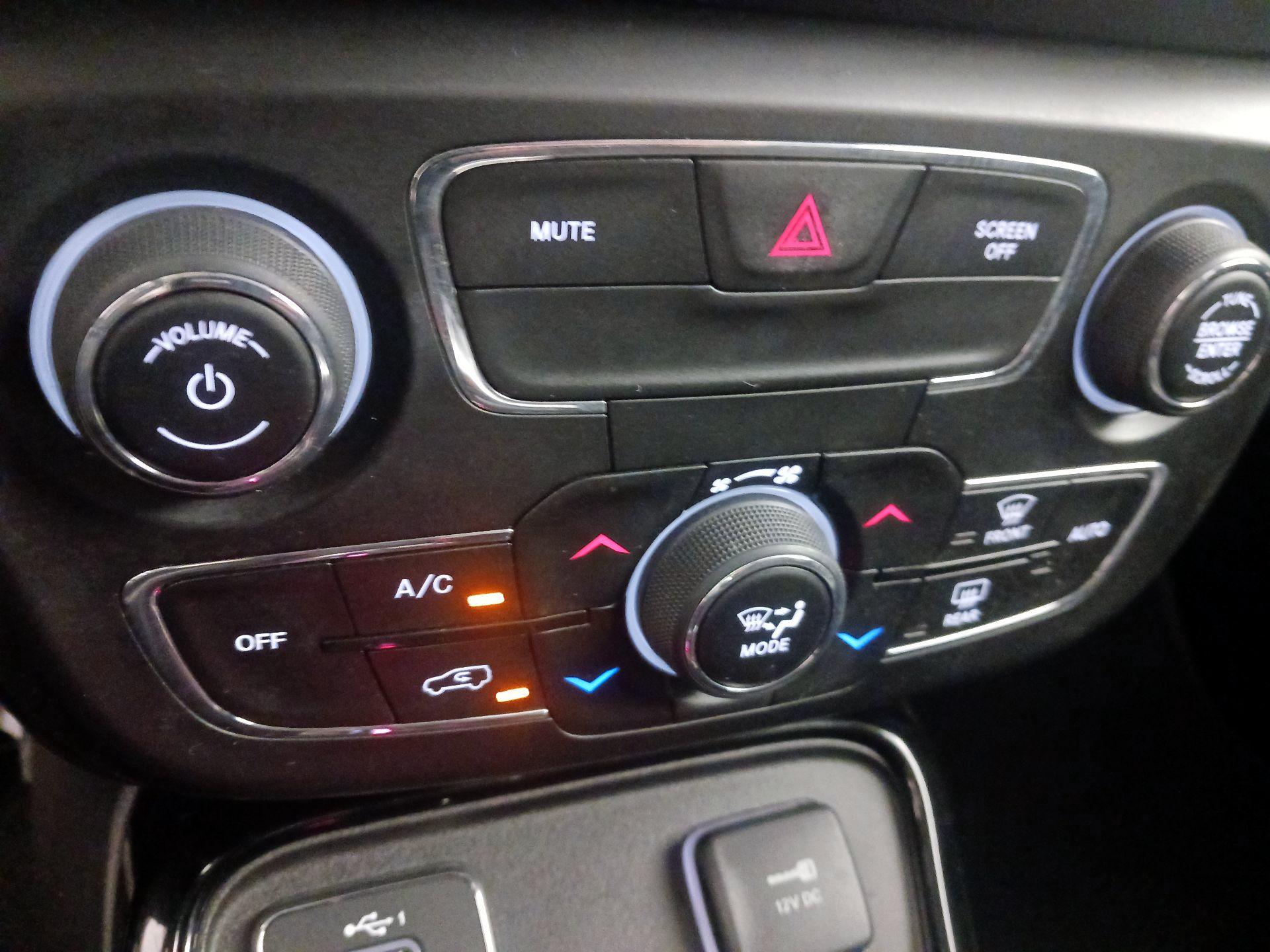 Thumbnail: 2021 Jeep Compass - 16