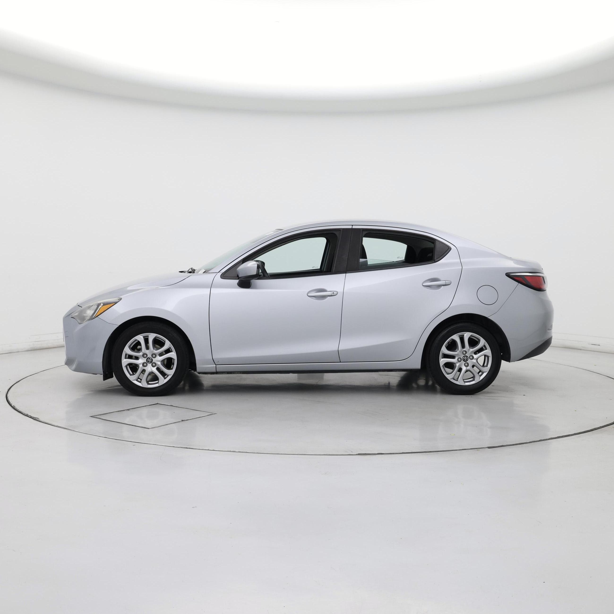 Thumbnail: 2018 Toyota Yaris iA - 3