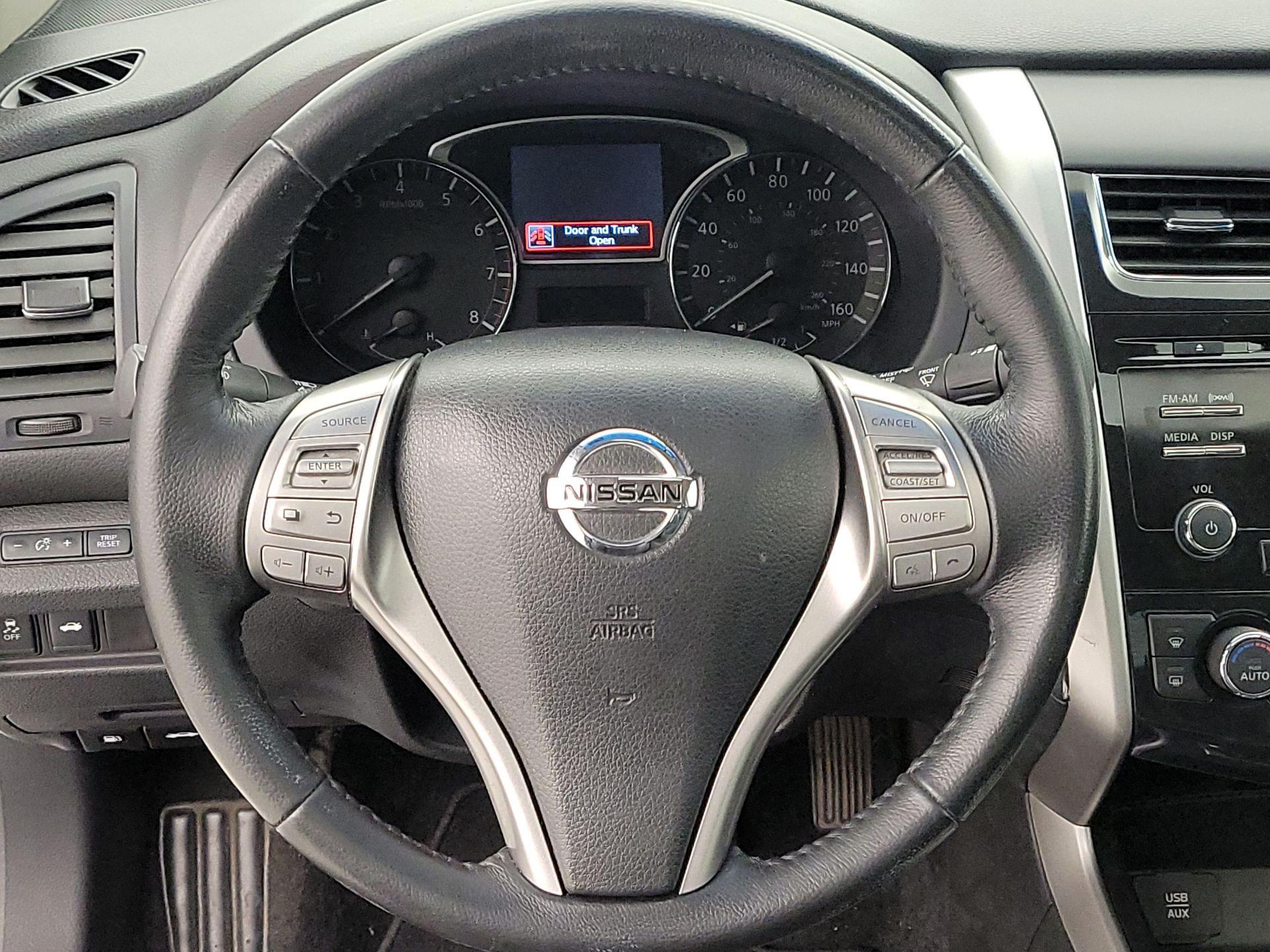 Thumbnail: 2015 Nissan Altima - 10