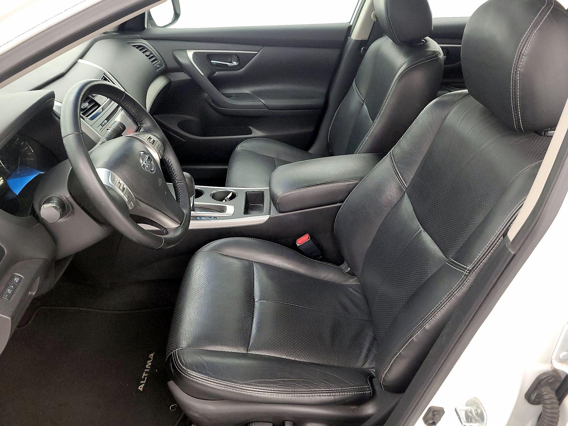 Thumbnail: 2015 Nissan Altima - 11